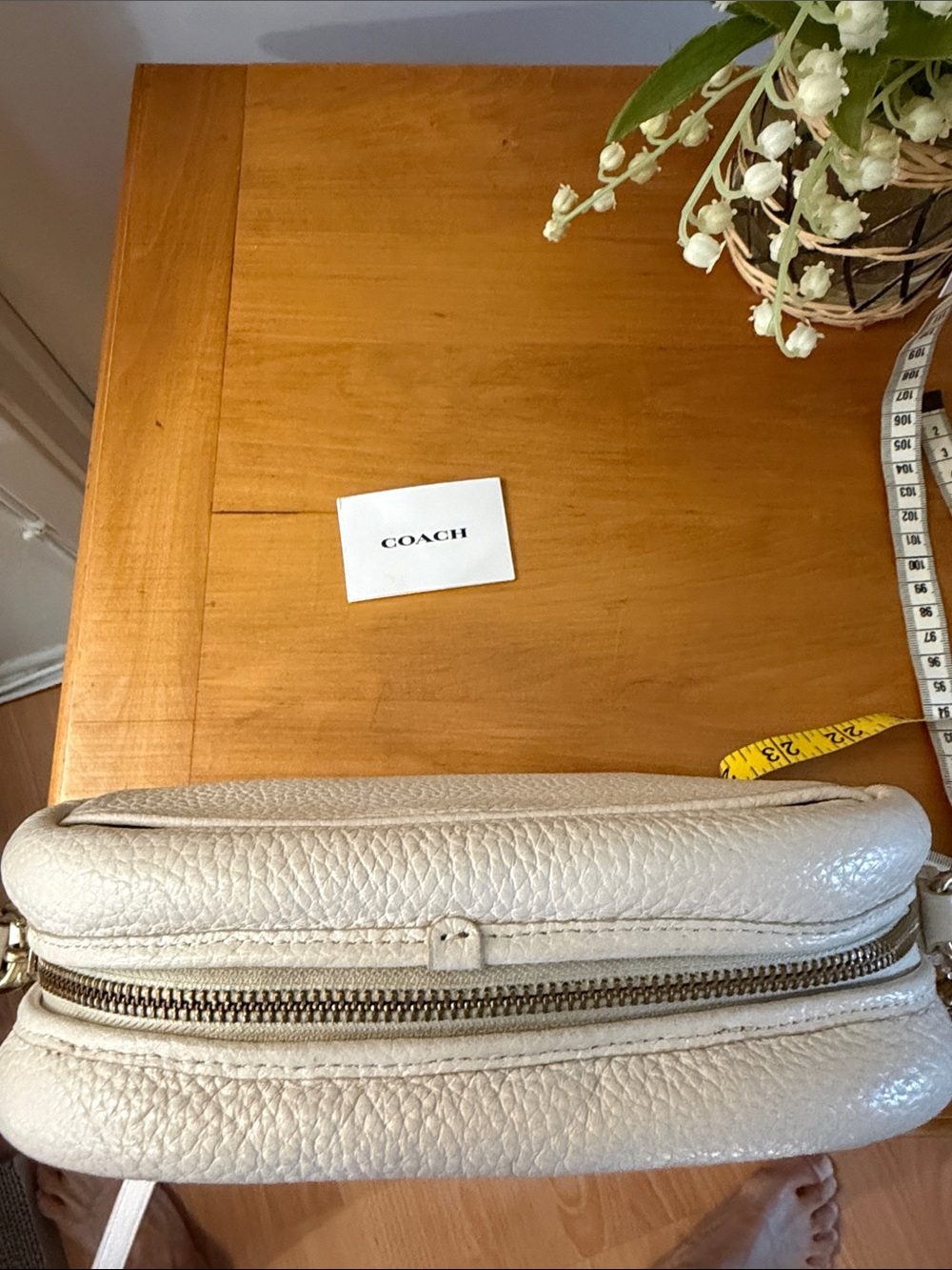 Coach Camera C5809 Cream Pebbled Leather Crossbody Bag with Turn-Lock Closure - Picture 5 of 16